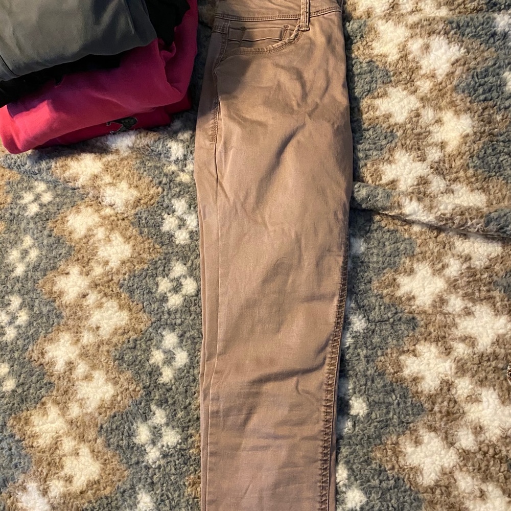 skinny jeans (almost like a pink)